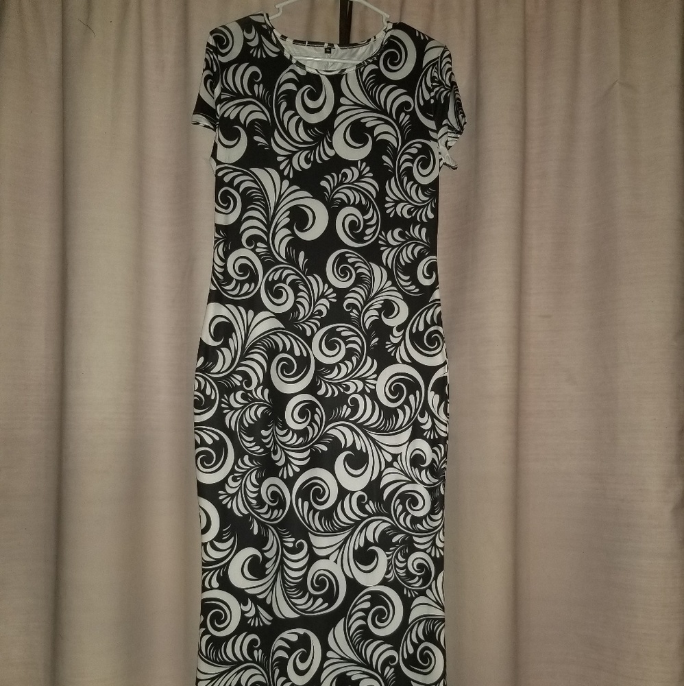 Black and white pattern dress
